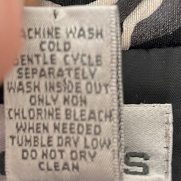 Chico's Women's Shiny Black & White Giraffe Print Cropped Spring Jacket Medium - Picture 10 of 10